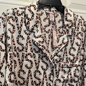 VICTORIA SECRET LOGO PRINT PJ TOP - NWT